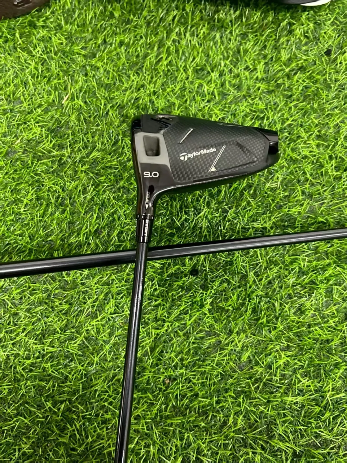 Taylormade QI35 Left-hand Driver - Image 2
